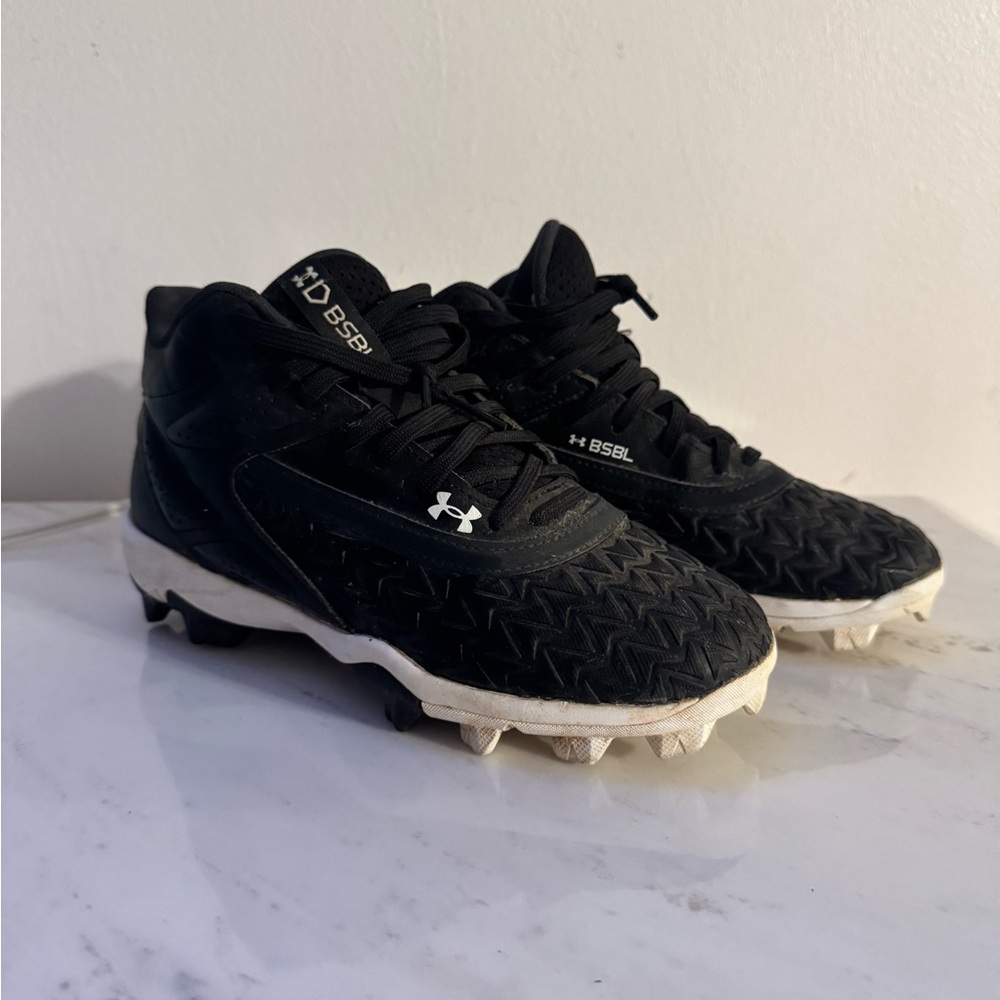 Under Armour Black and White Sports Cleats (baseball)